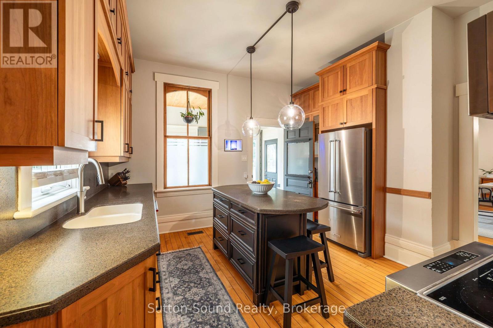 490 WATERLOO STREET - 13