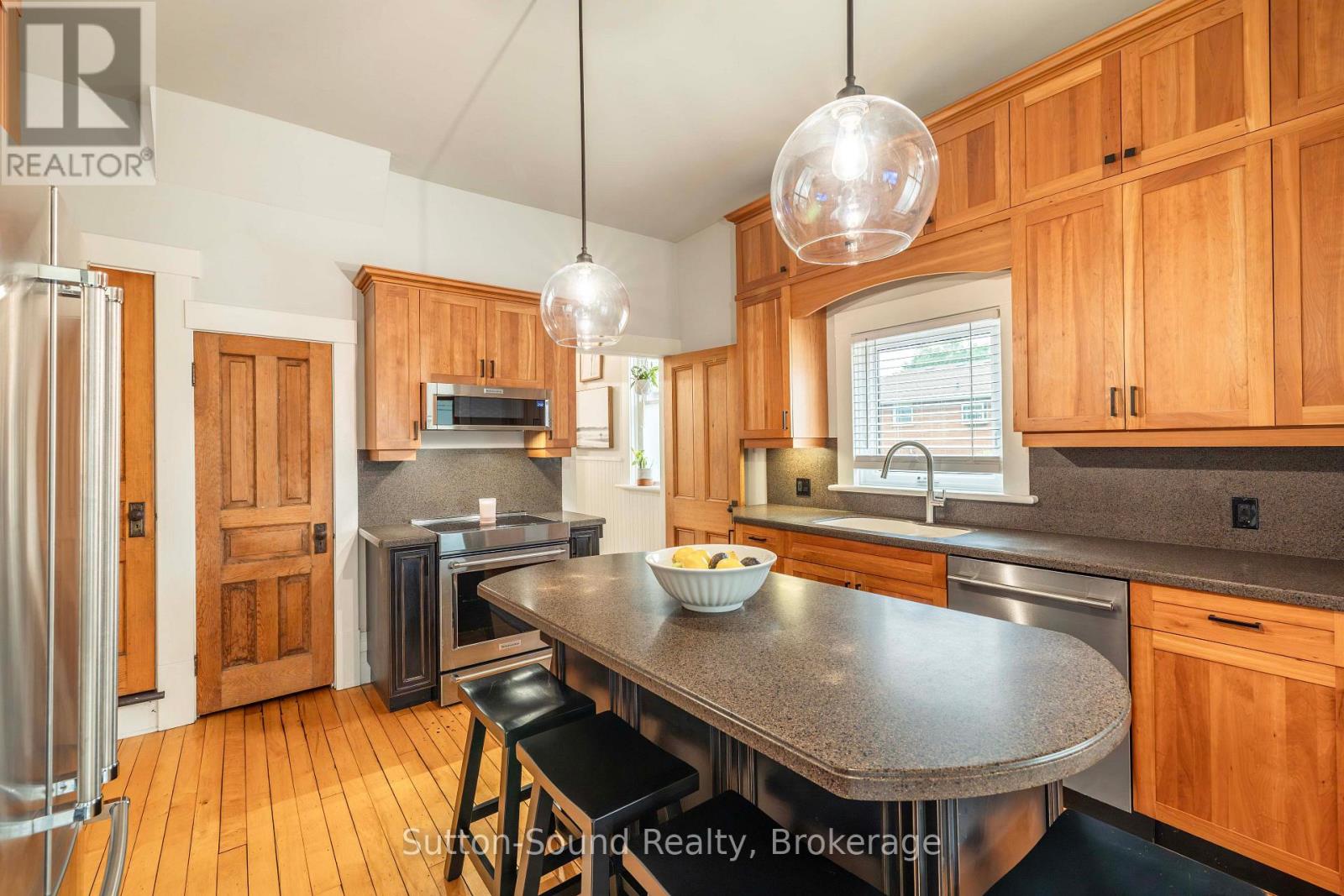 490 WATERLOO STREET - 15