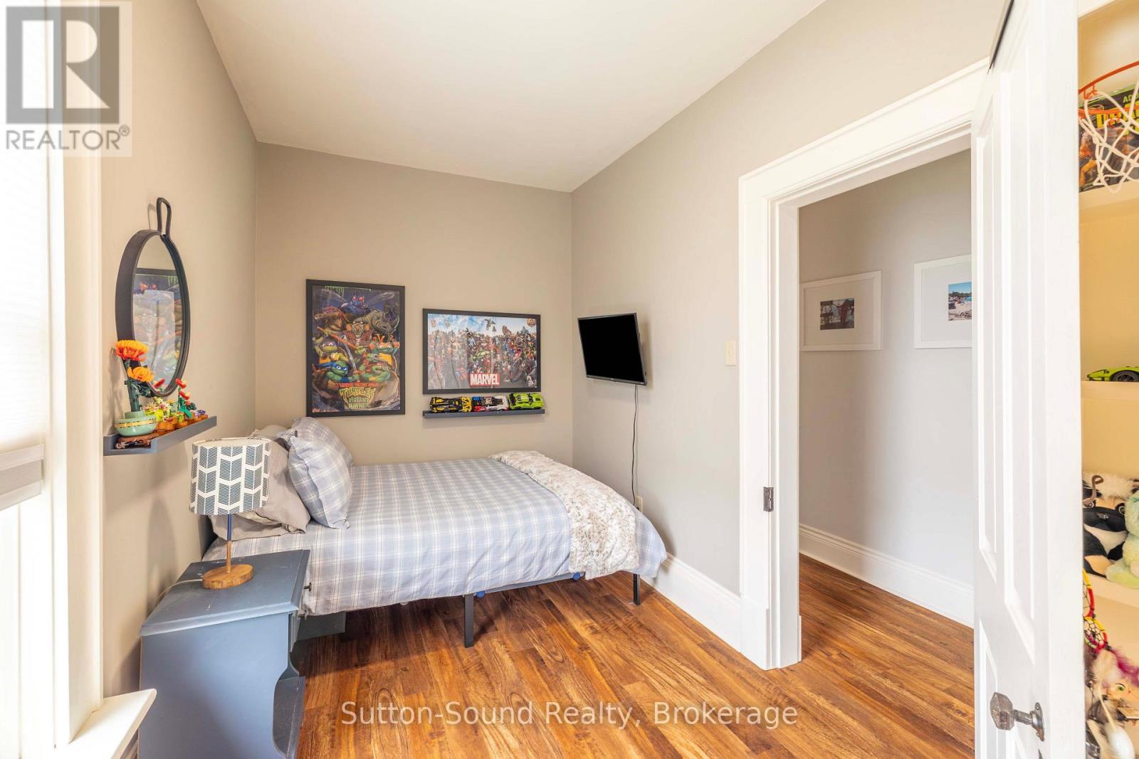 490 WATERLOO STREET - 25