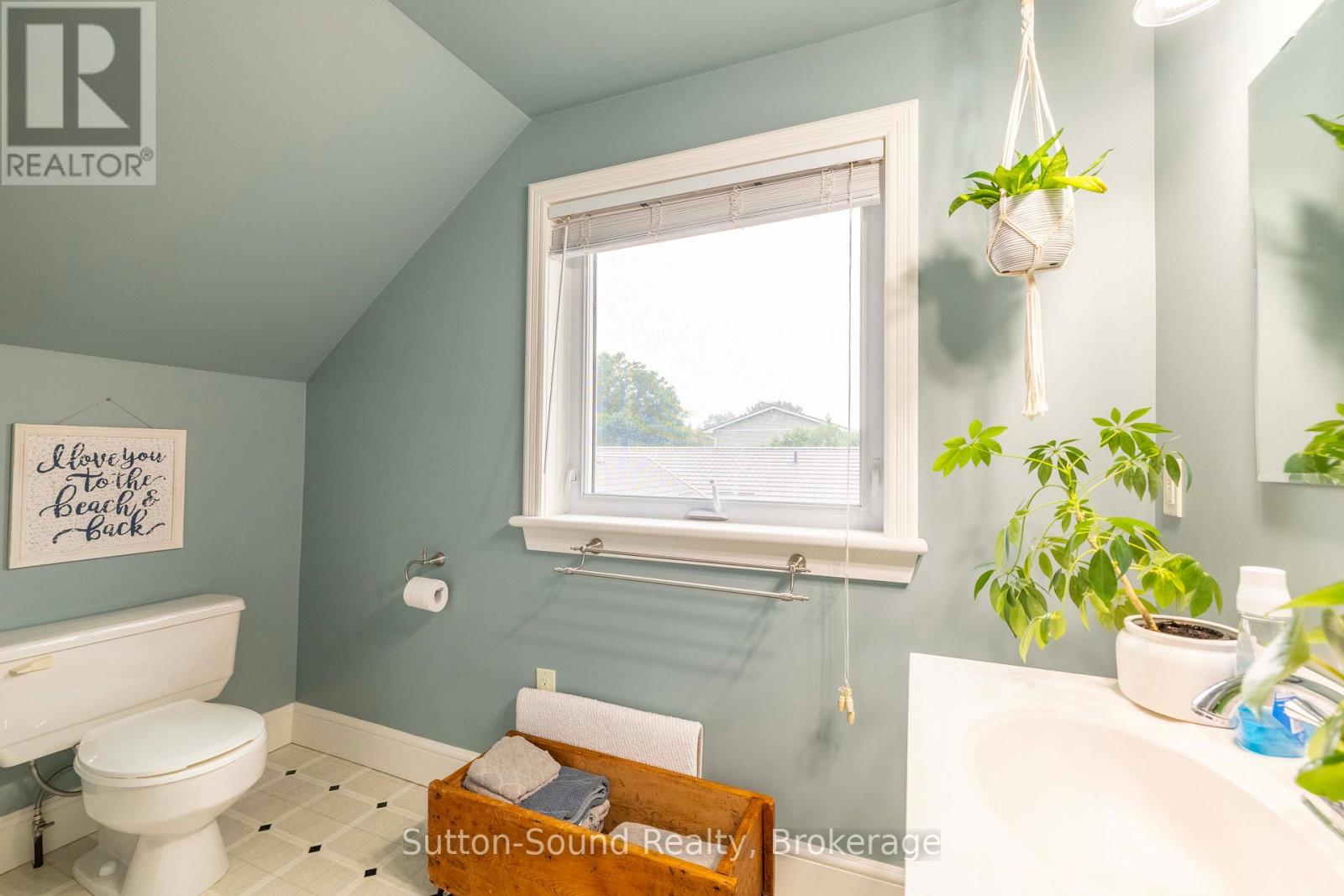 490 WATERLOO STREET - 30