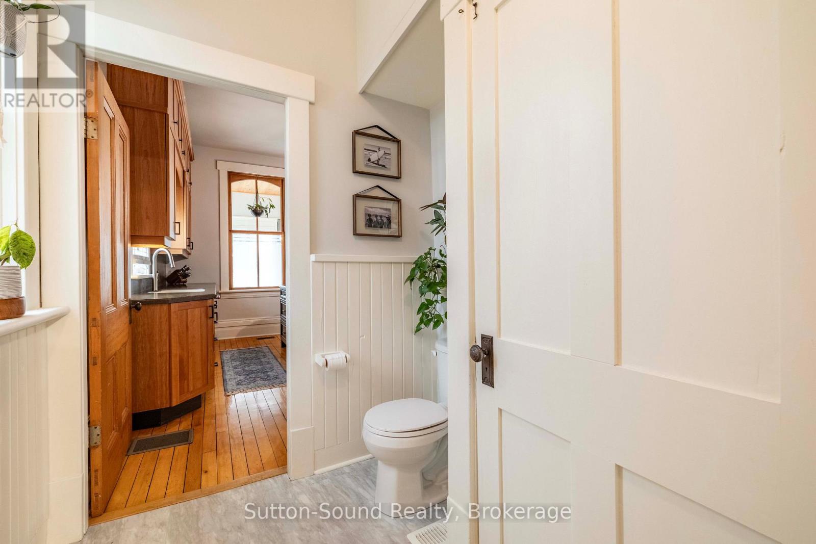 490 WATERLOO STREET - 31