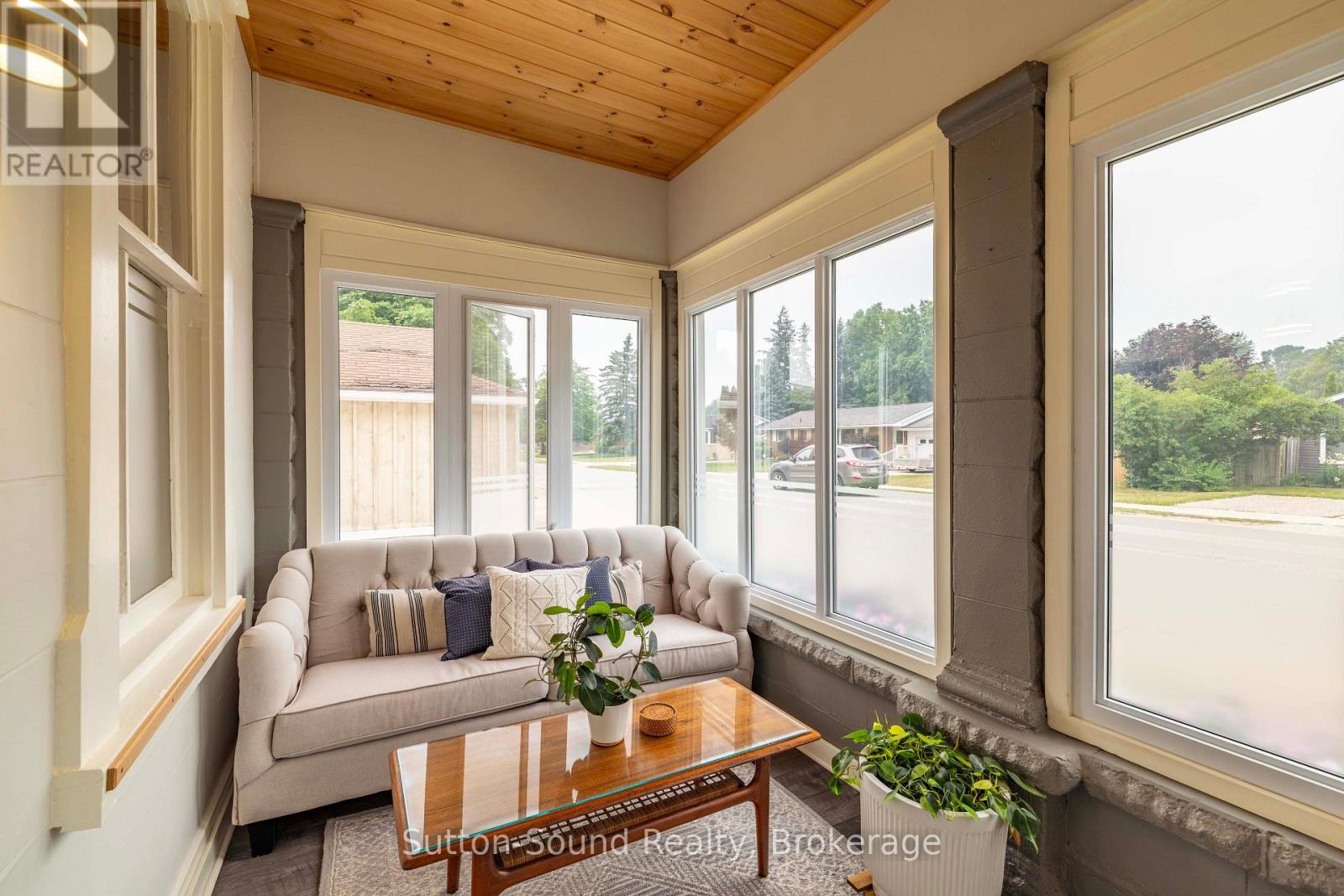 490 WATERLOO STREET - 33