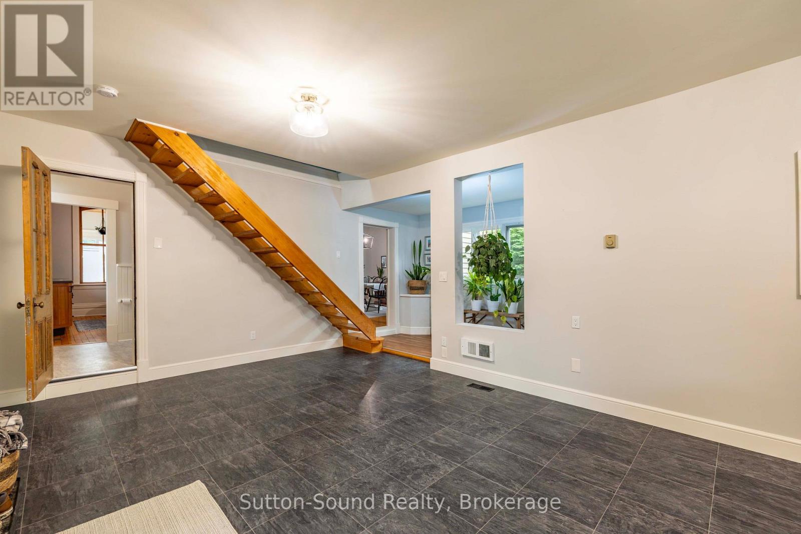 490 WATERLOO STREET - 36