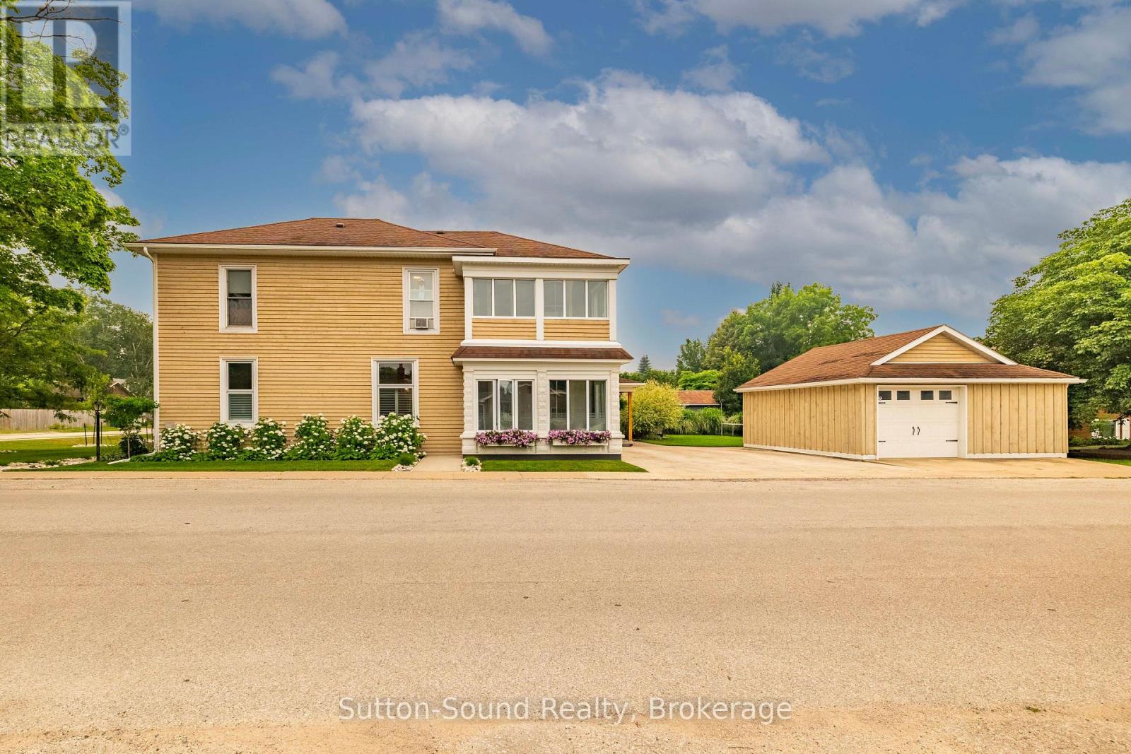 490 WATERLOO STREET - 42