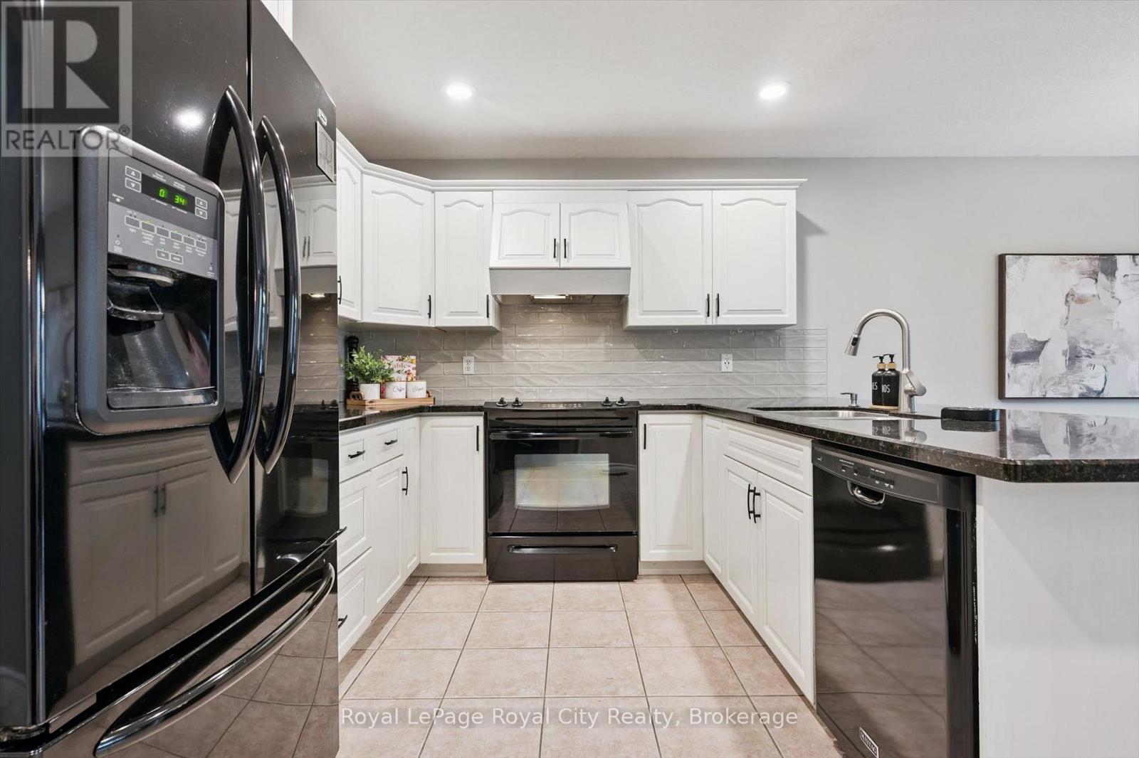 17 CARROLL CRESCENT - 13