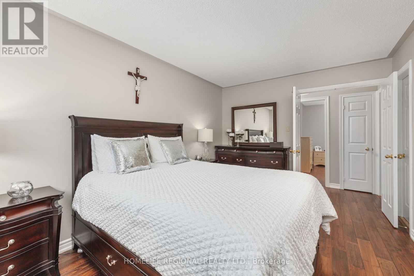 20 RUDDELL CRESCENT - 13