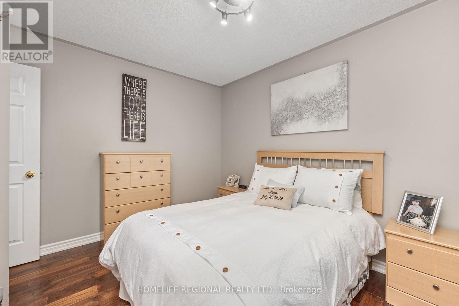 20 RUDDELL CRESCENT - 14