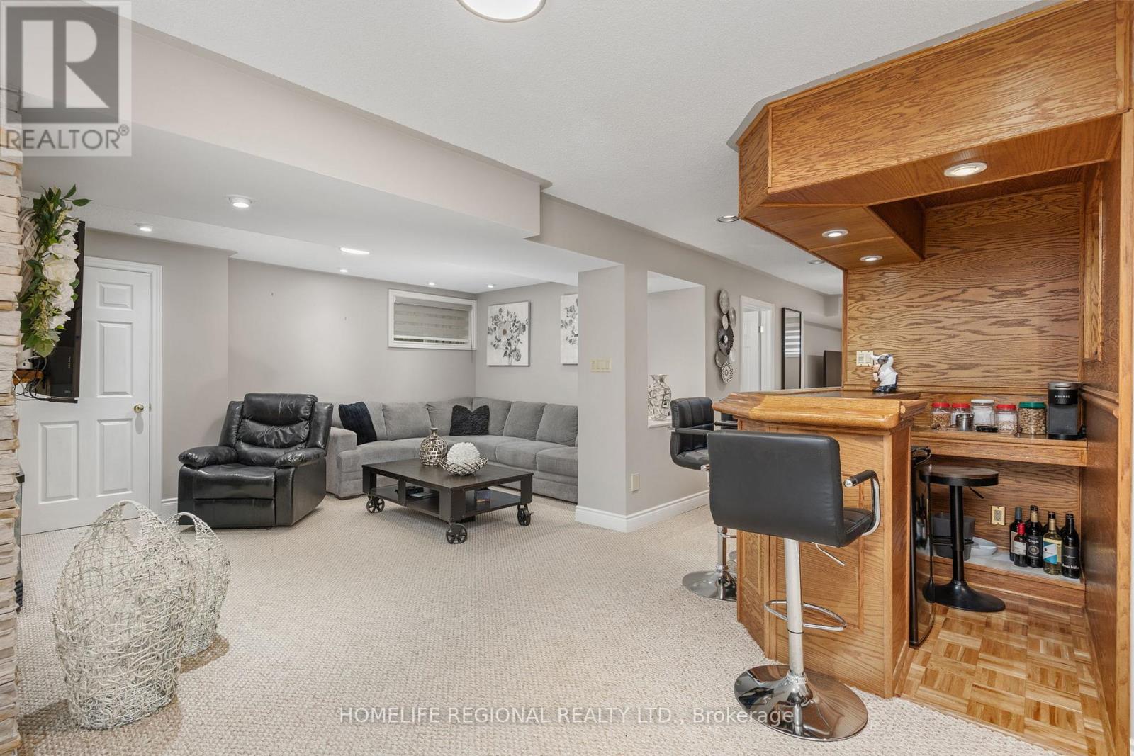 20 RUDDELL CRESCENT - 22