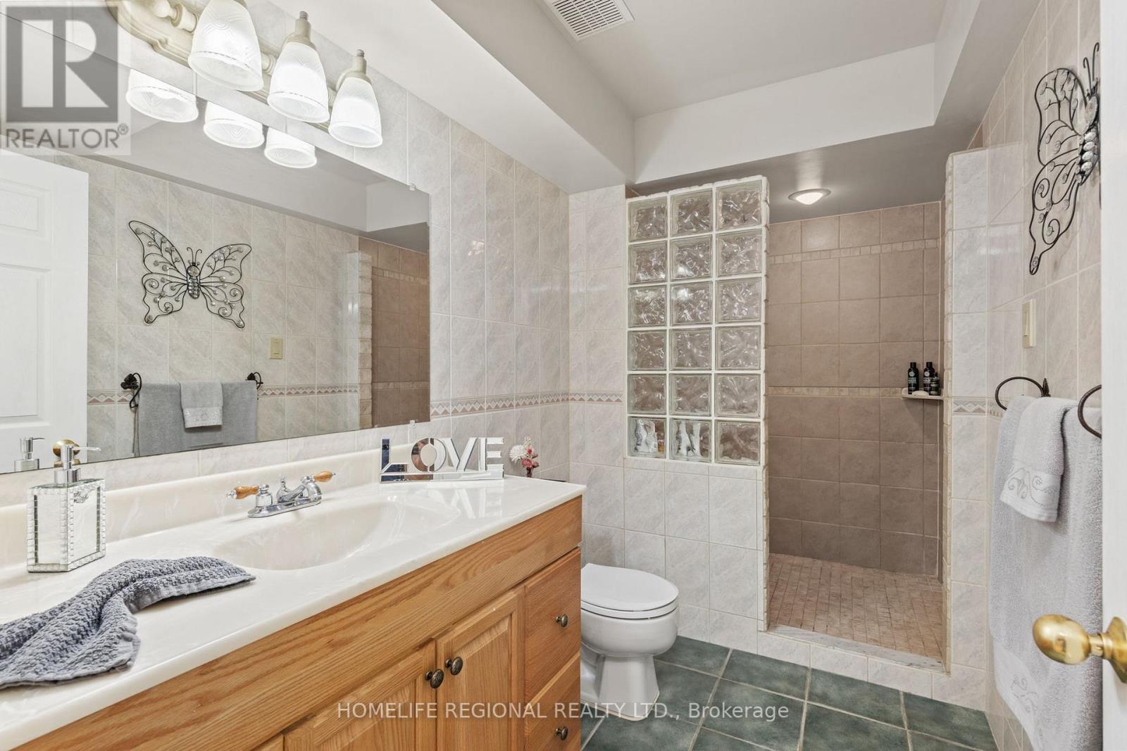 20 RUDDELL CRESCENT - 25