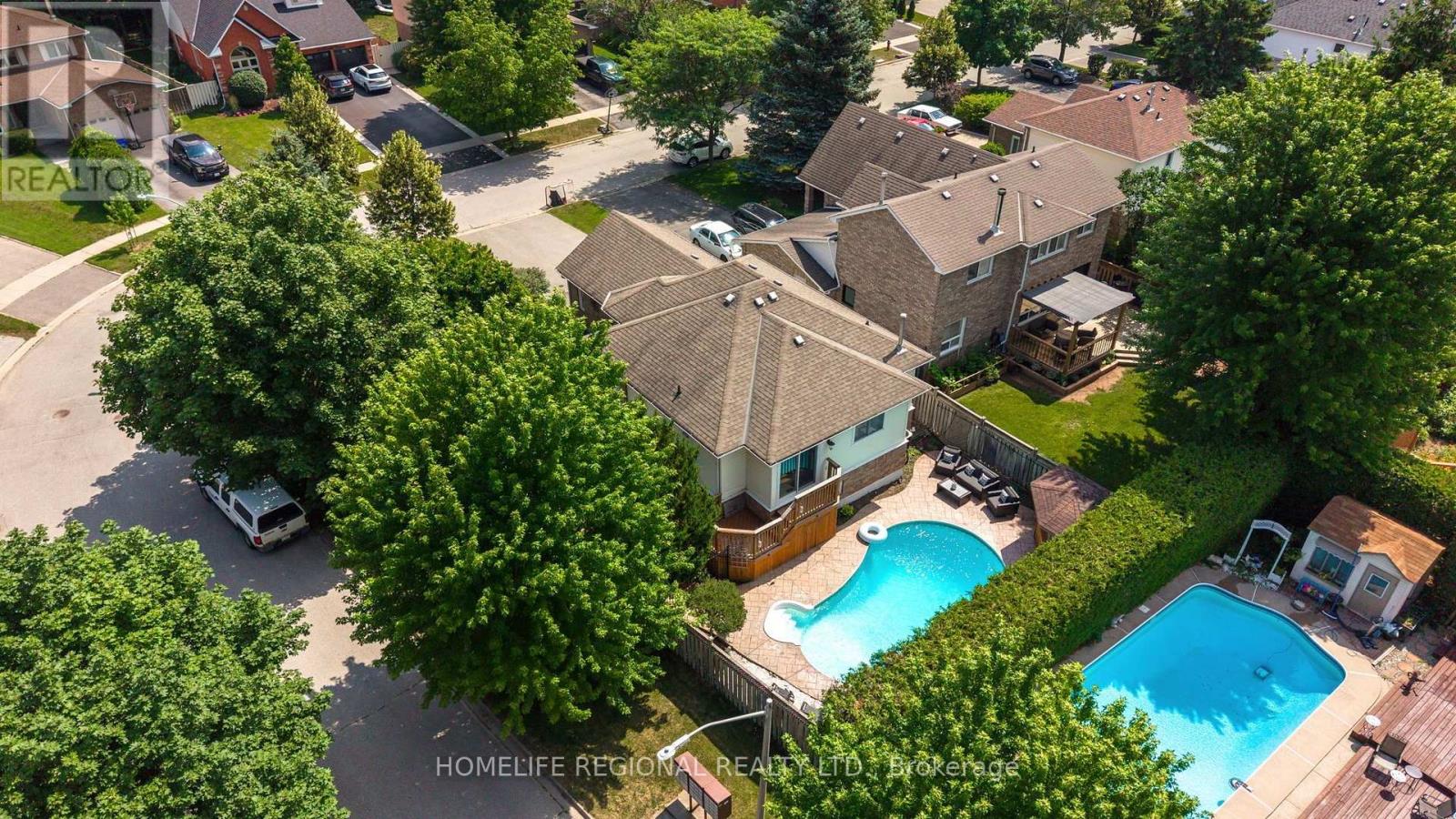20 RUDDELL CRESCENT - 32