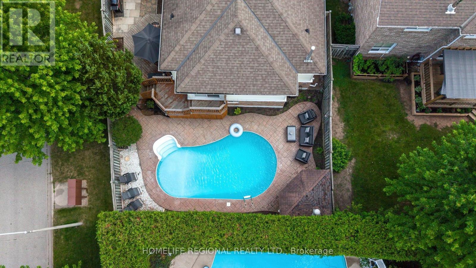 20 RUDDELL CRESCENT - 35