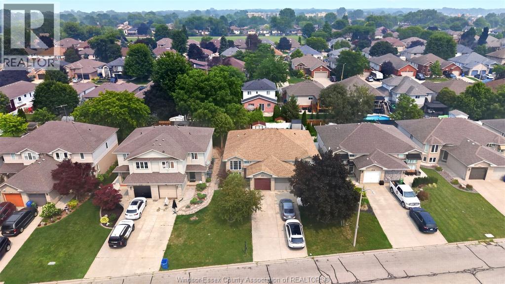 828 MICHAEL DRIVE - 32