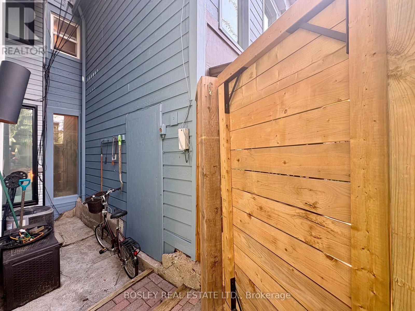 16 BLONG AVENUE - 36
