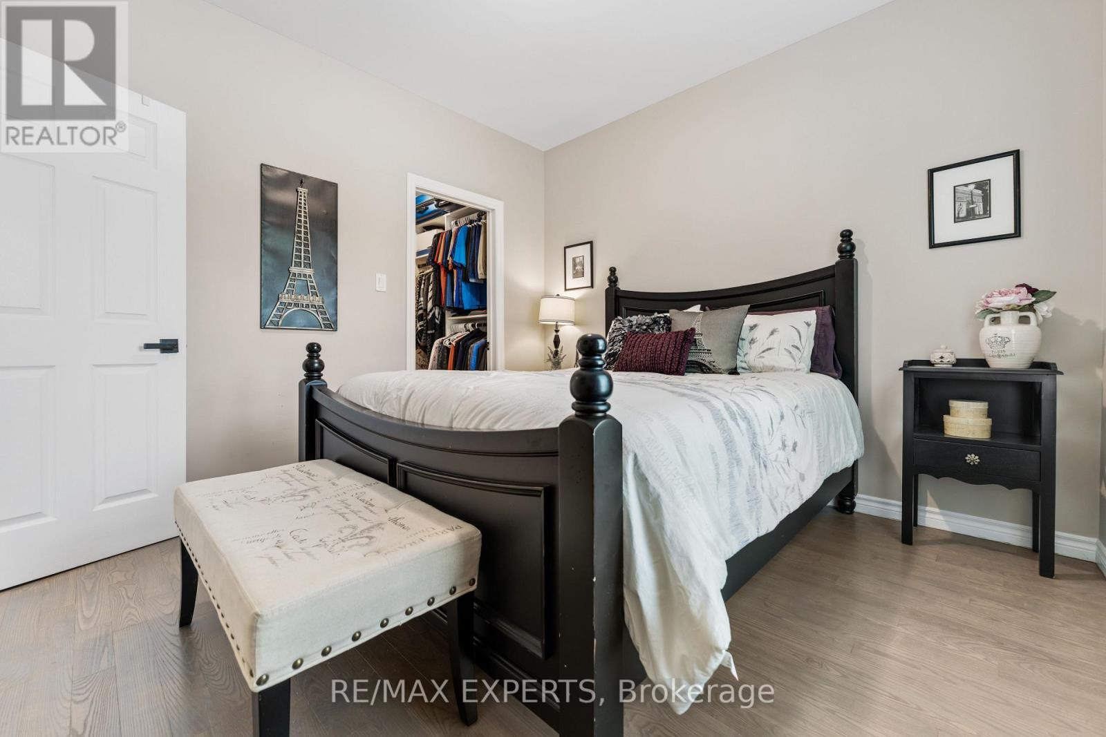 #19 608 SIMCOE STREET - 19