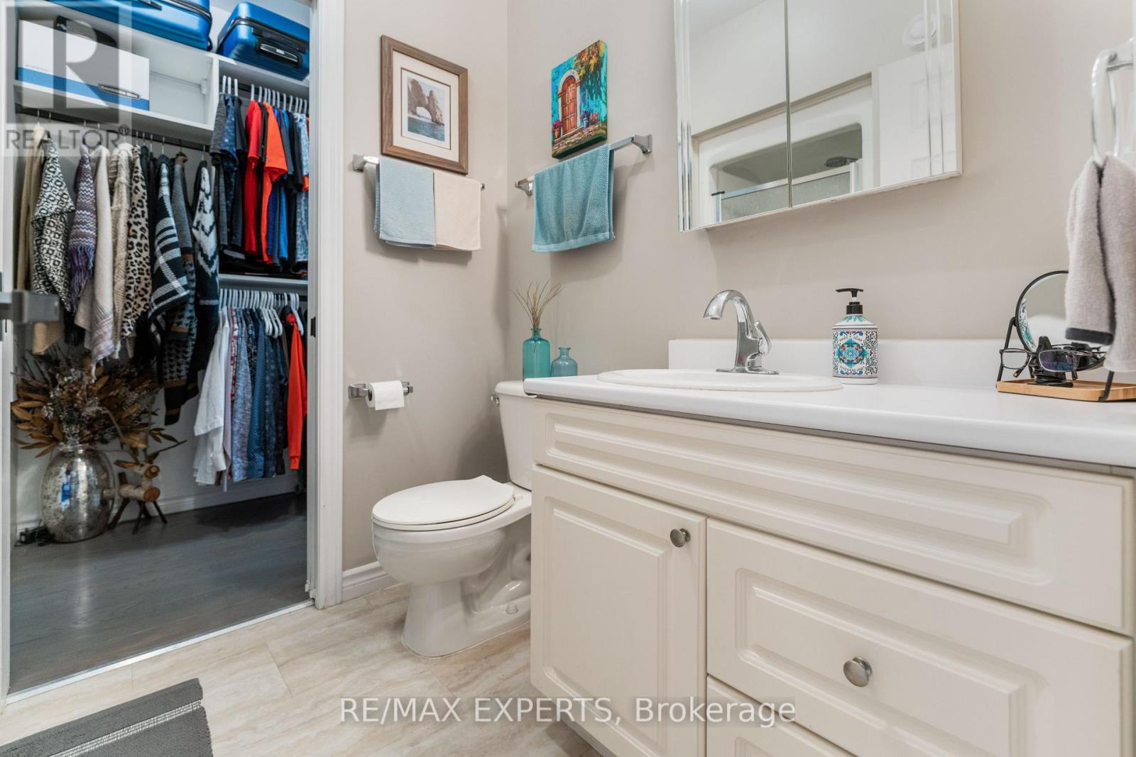 #19 608 SIMCOE STREET - 21