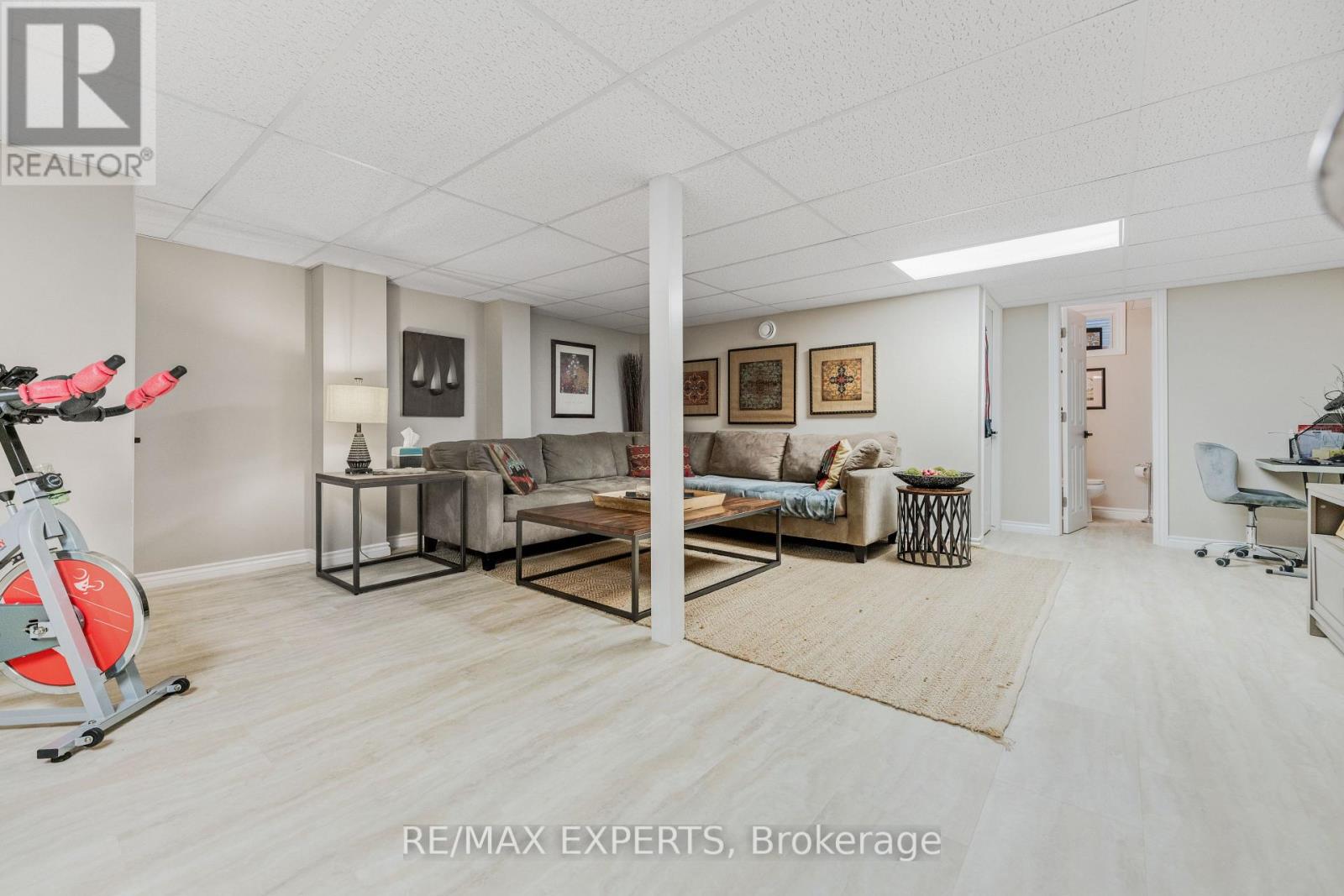 #19 608 SIMCOE STREET - 22