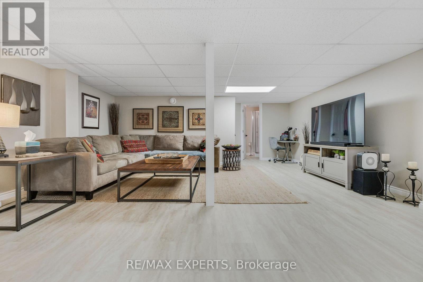 #19 608 SIMCOE STREET - 24