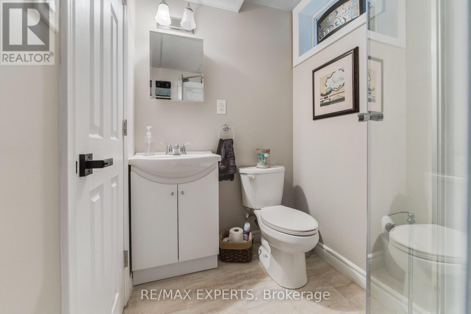 #19 608 SIMCOE STREET - 25