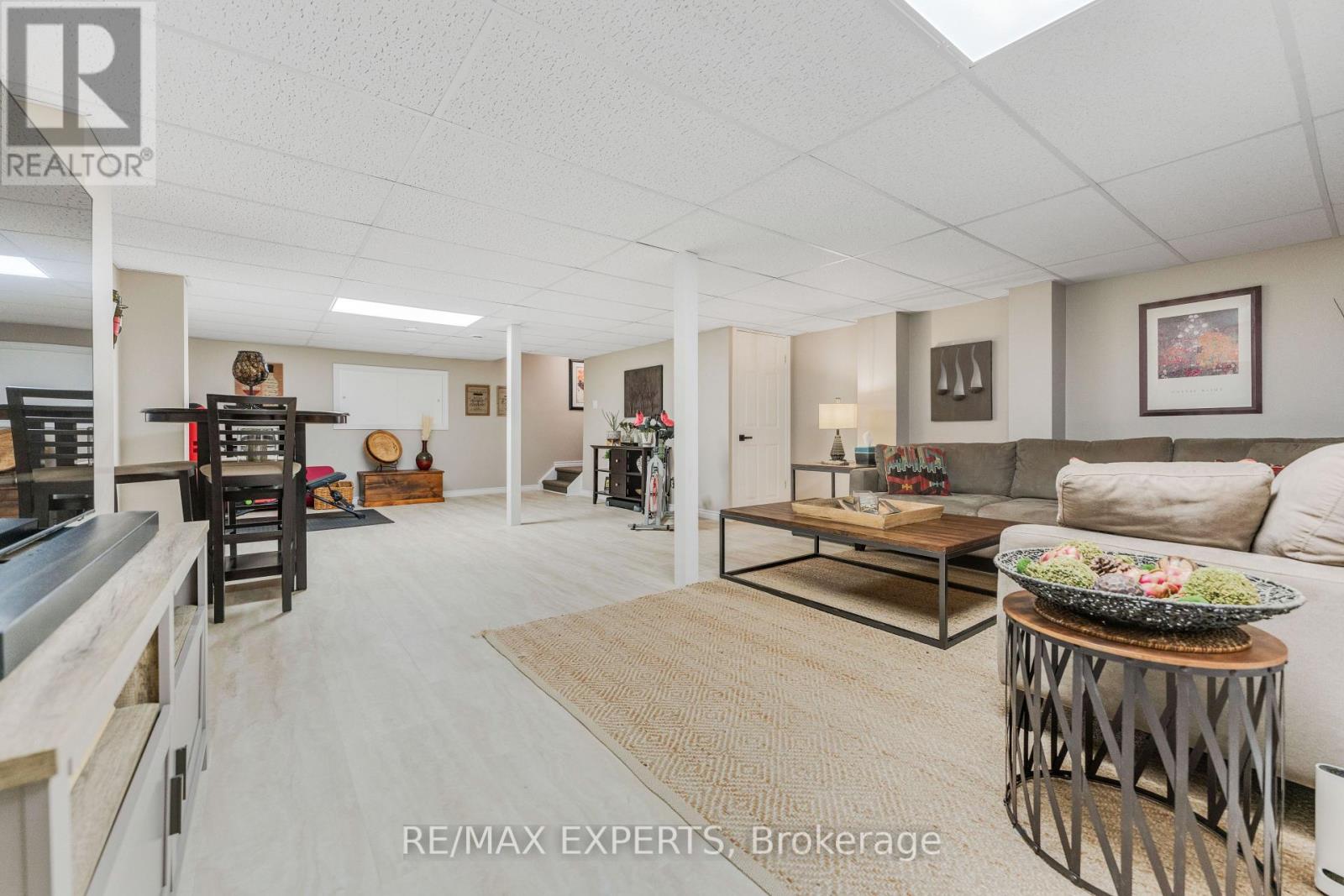 #19 608 SIMCOE STREET - 26