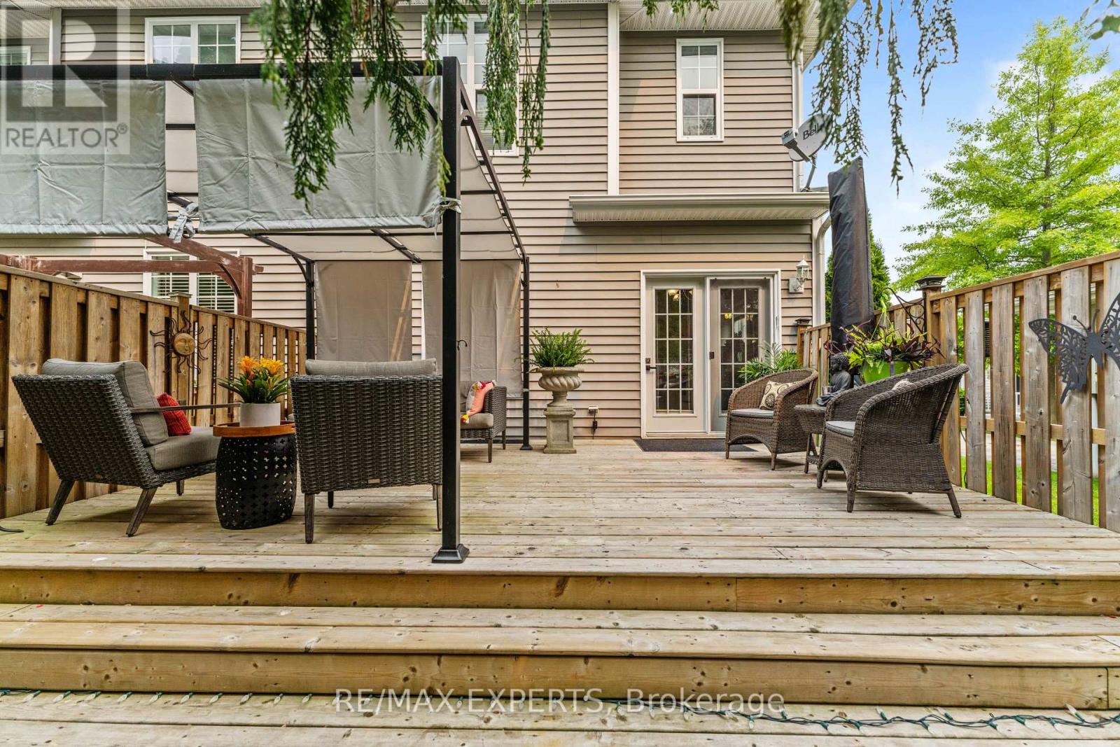 #19 608 SIMCOE STREET - 28