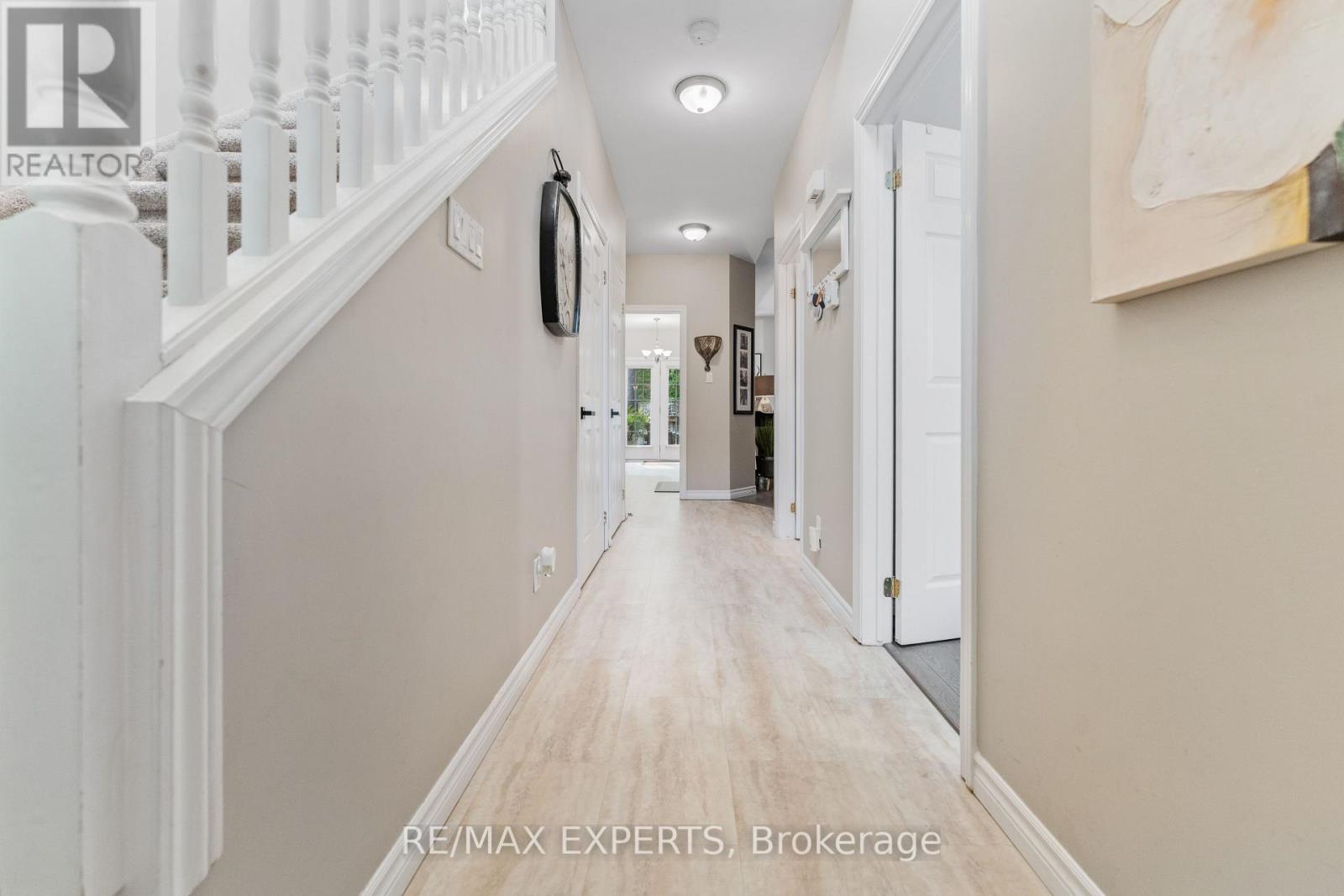 #19 608 SIMCOE STREET - 3