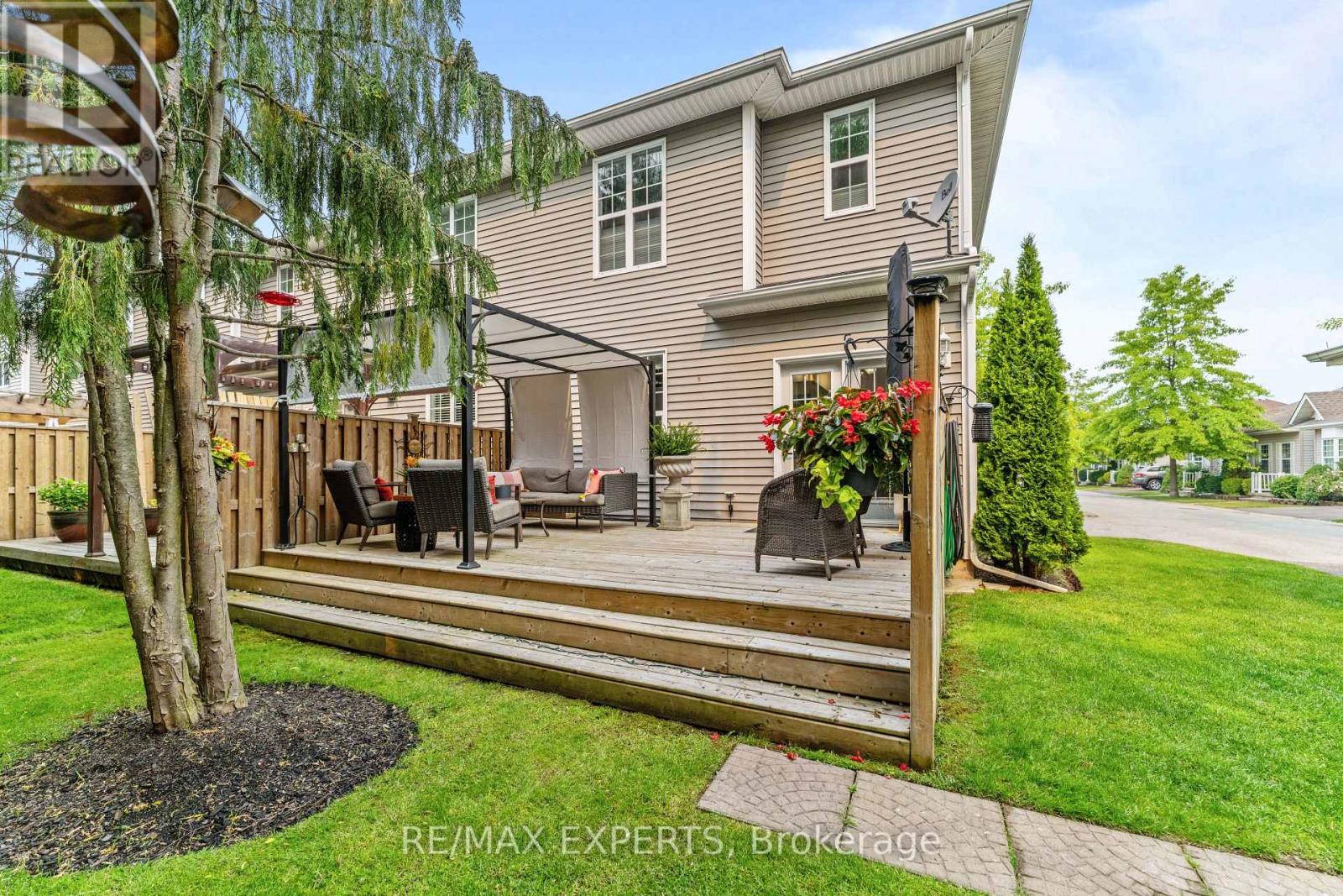 #19 608 SIMCOE STREET - 30