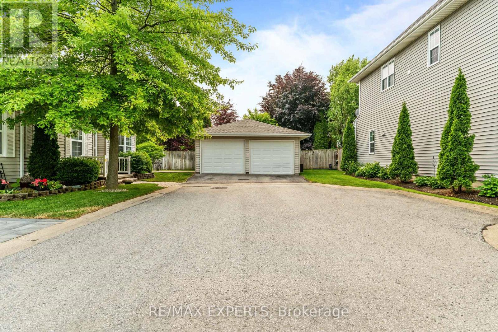 #19 608 SIMCOE STREET - 31