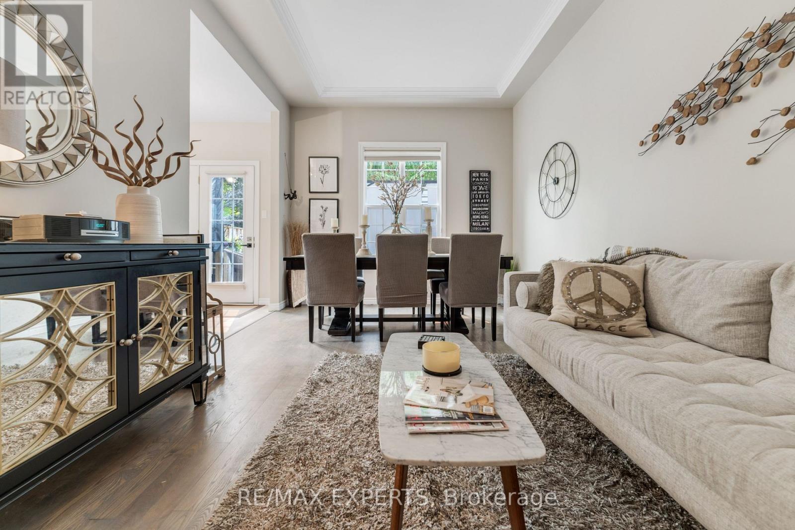 #19 608 SIMCOE STREET - 4