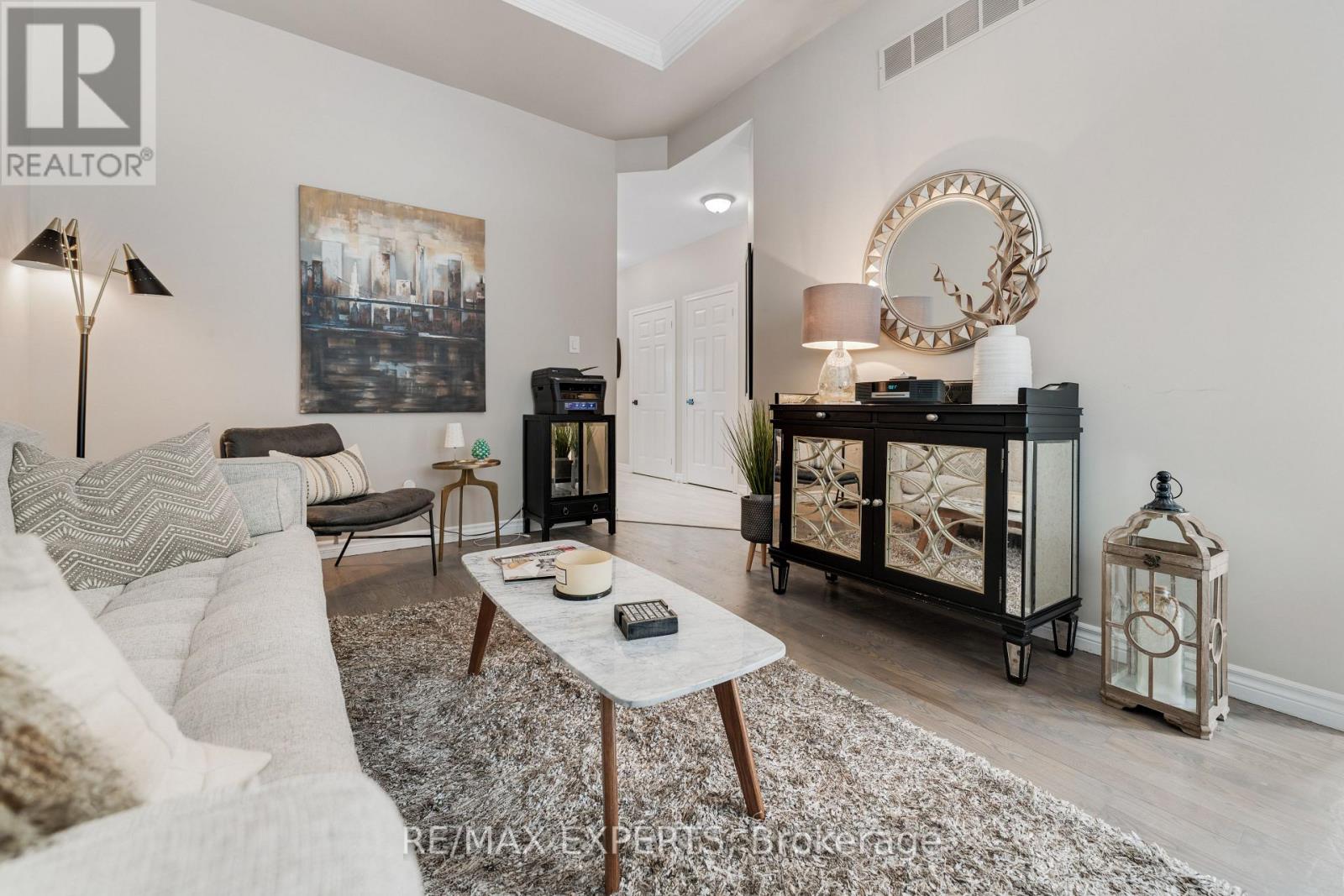 #19 608 SIMCOE STREET - 5