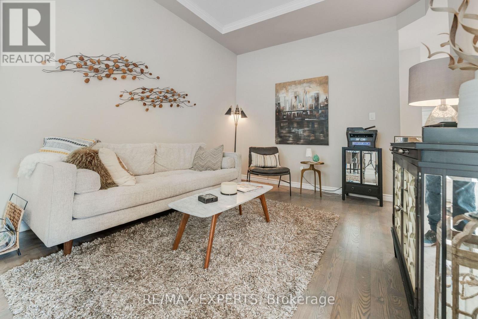 #19 608 SIMCOE STREET - 6