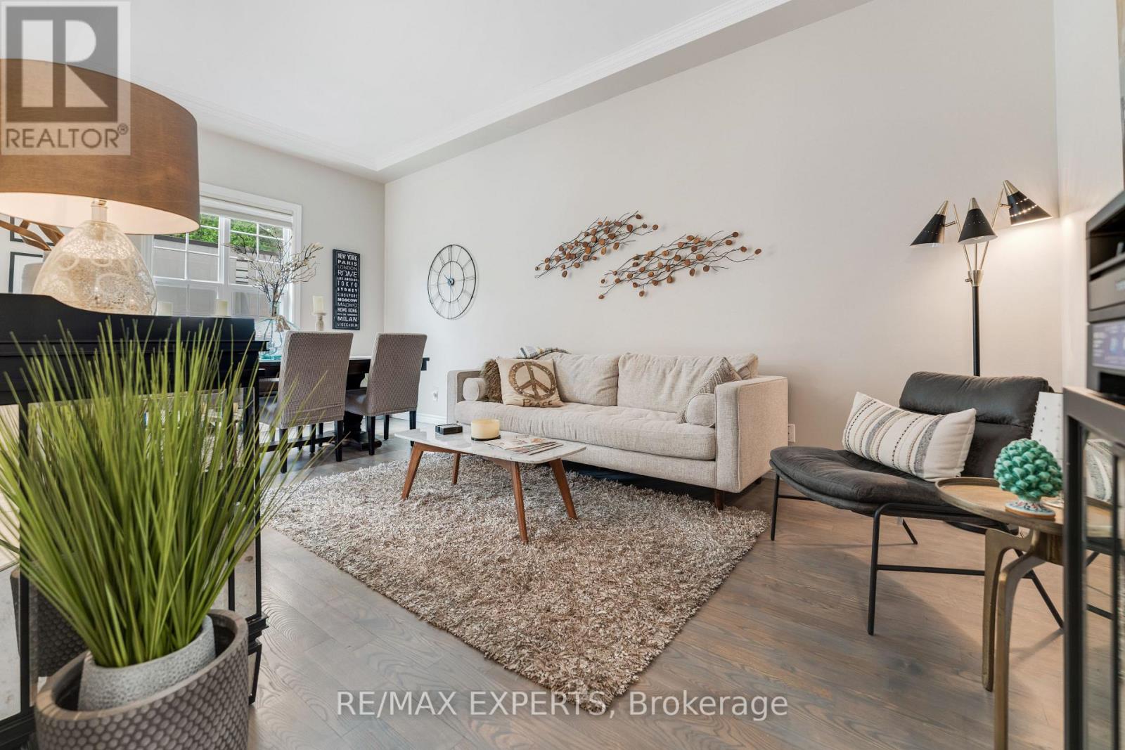 #19 608 SIMCOE STREET - 7