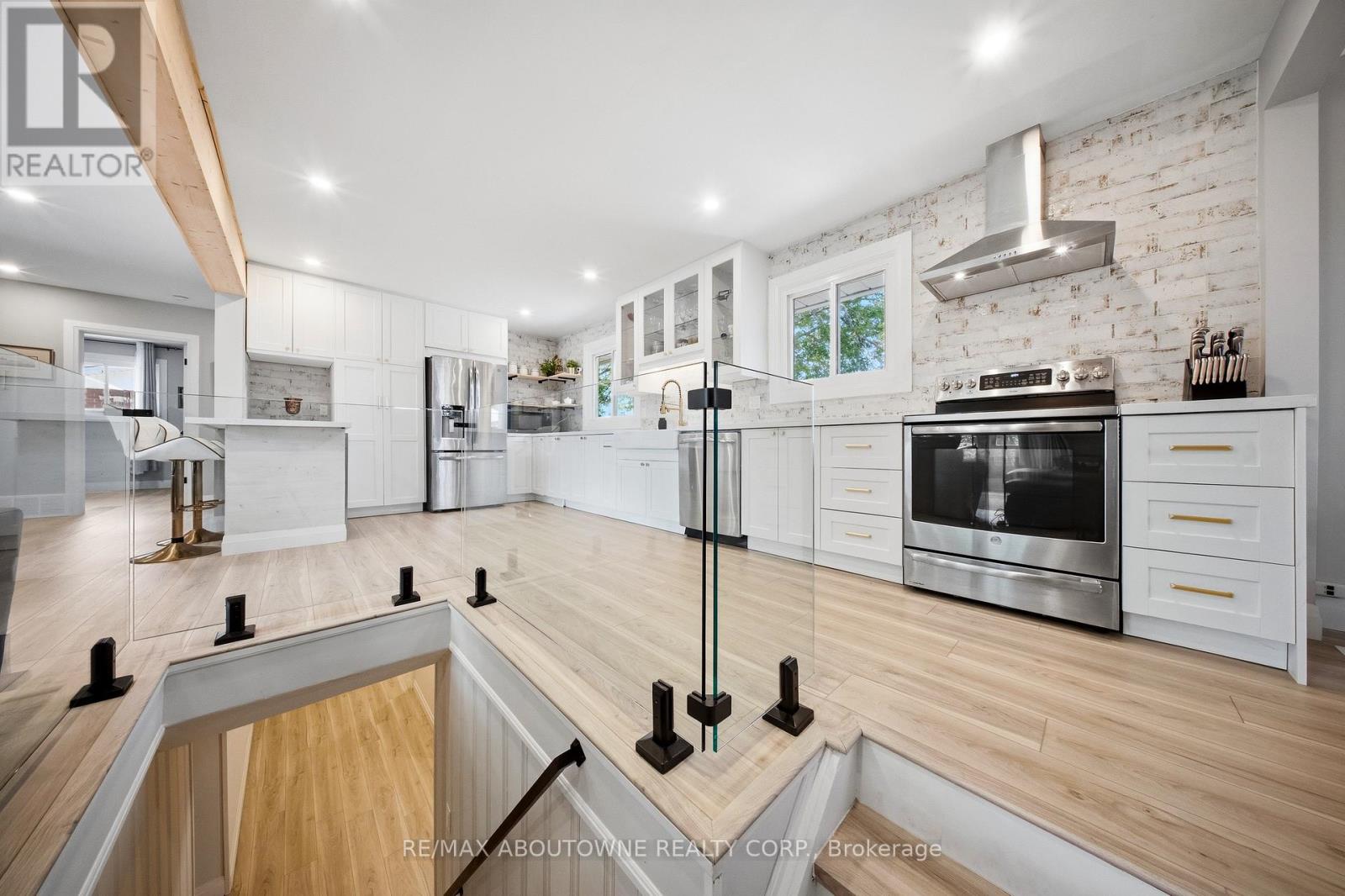 154 LAKESIDE DRIVE - Image 17