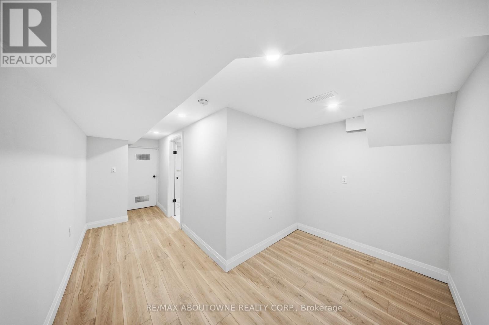 154 LAKESIDE DRIVE - Image 19