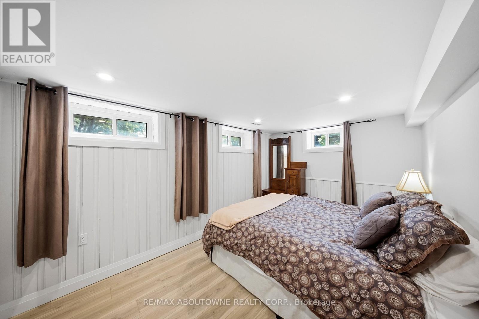 154 LAKESIDE DRIVE - Image 26