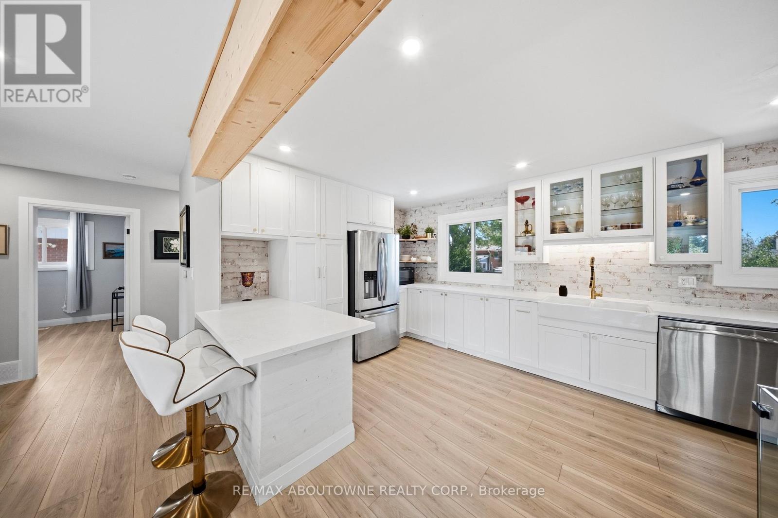 154 LAKESIDE DRIVE - Image 6