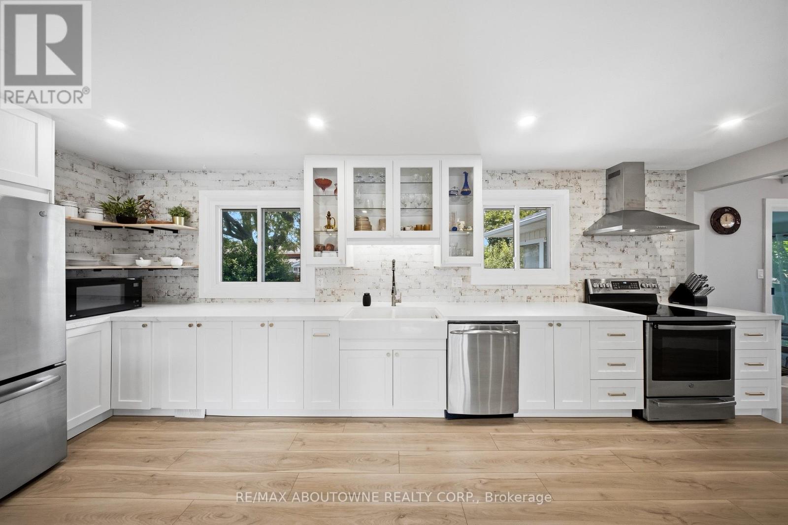 154 LAKESIDE DRIVE - Image 7