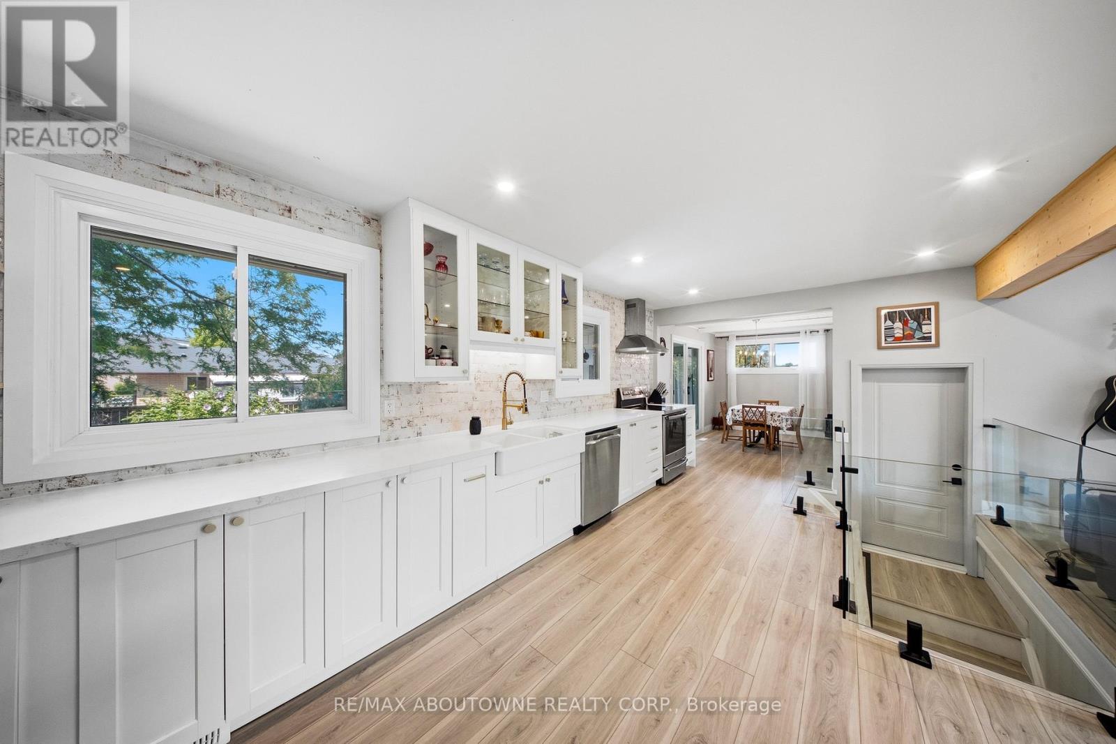 154 LAKESIDE DRIVE - Image 9