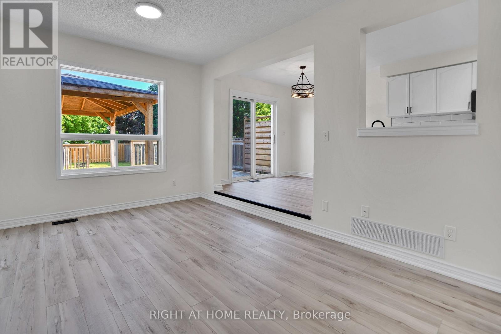 224 HILLTOP DRIVE - Image 11