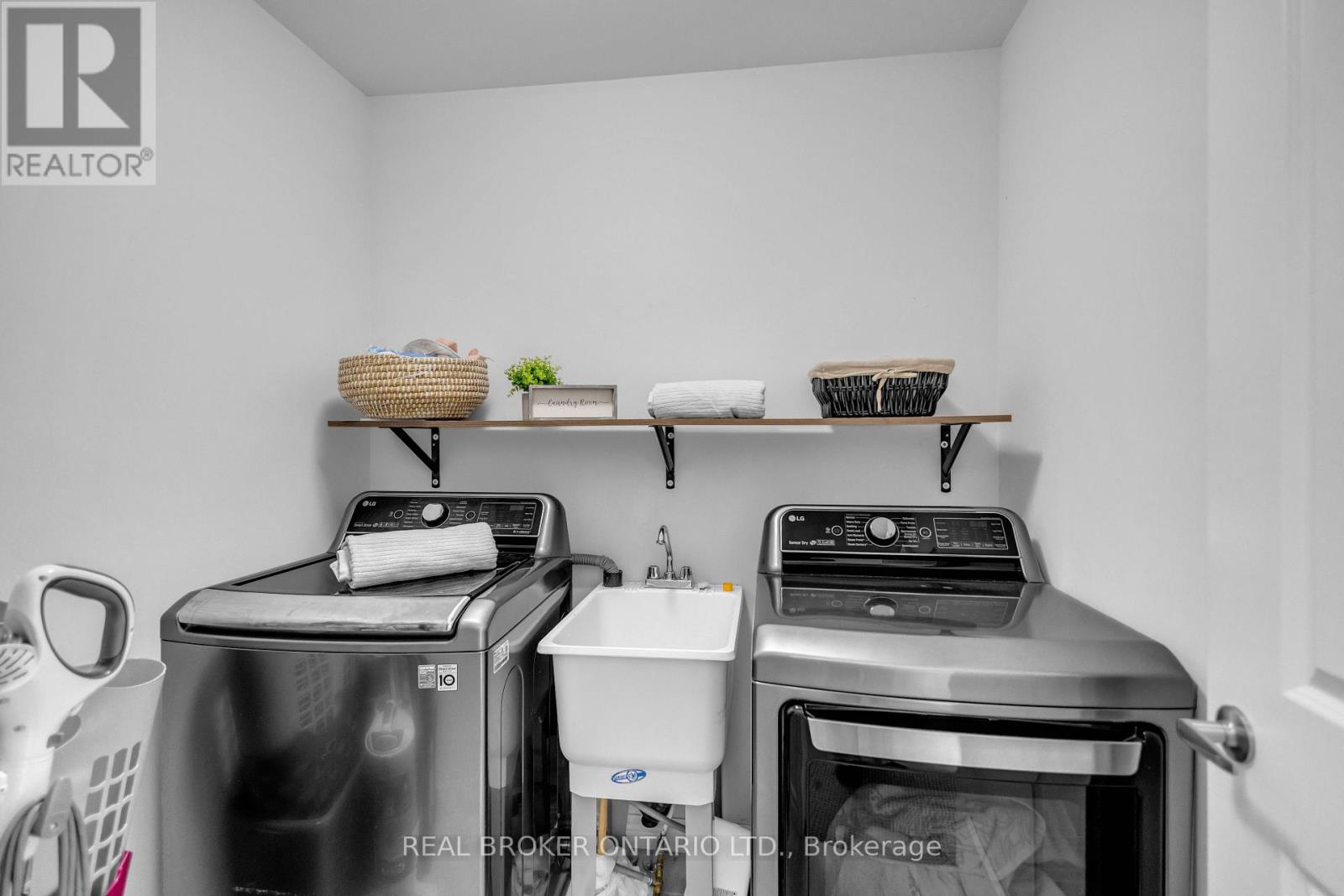 26 BAKER LANE - Image 29