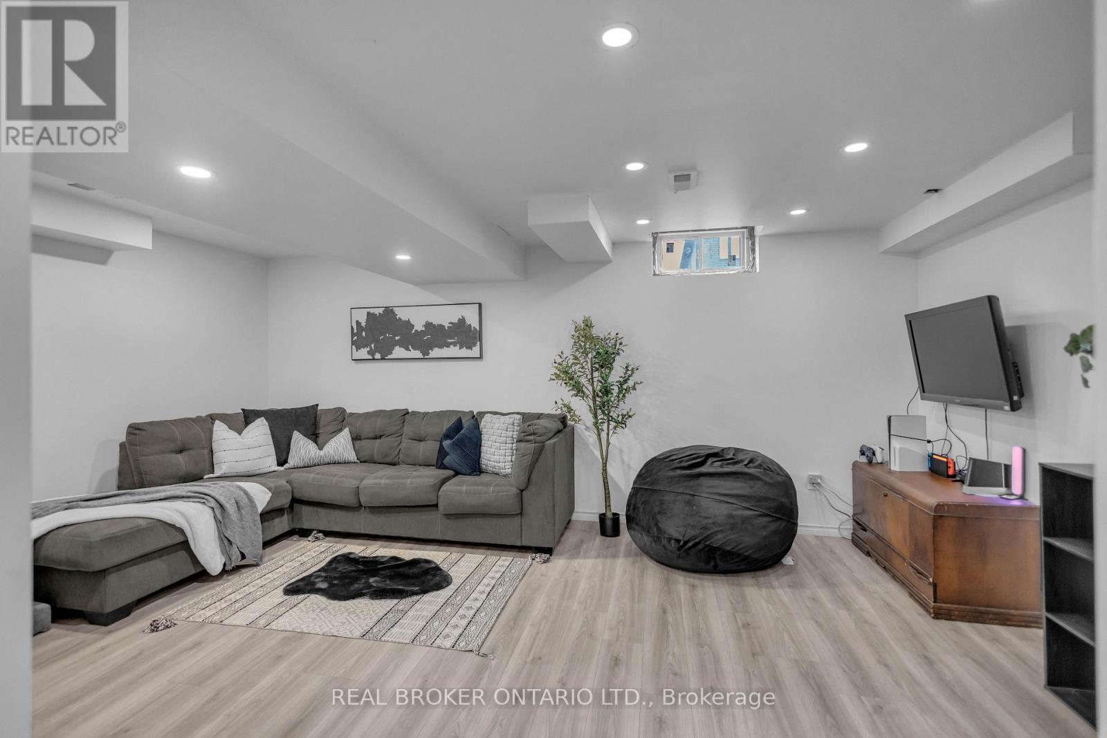 26 BAKER LANE - Image 31