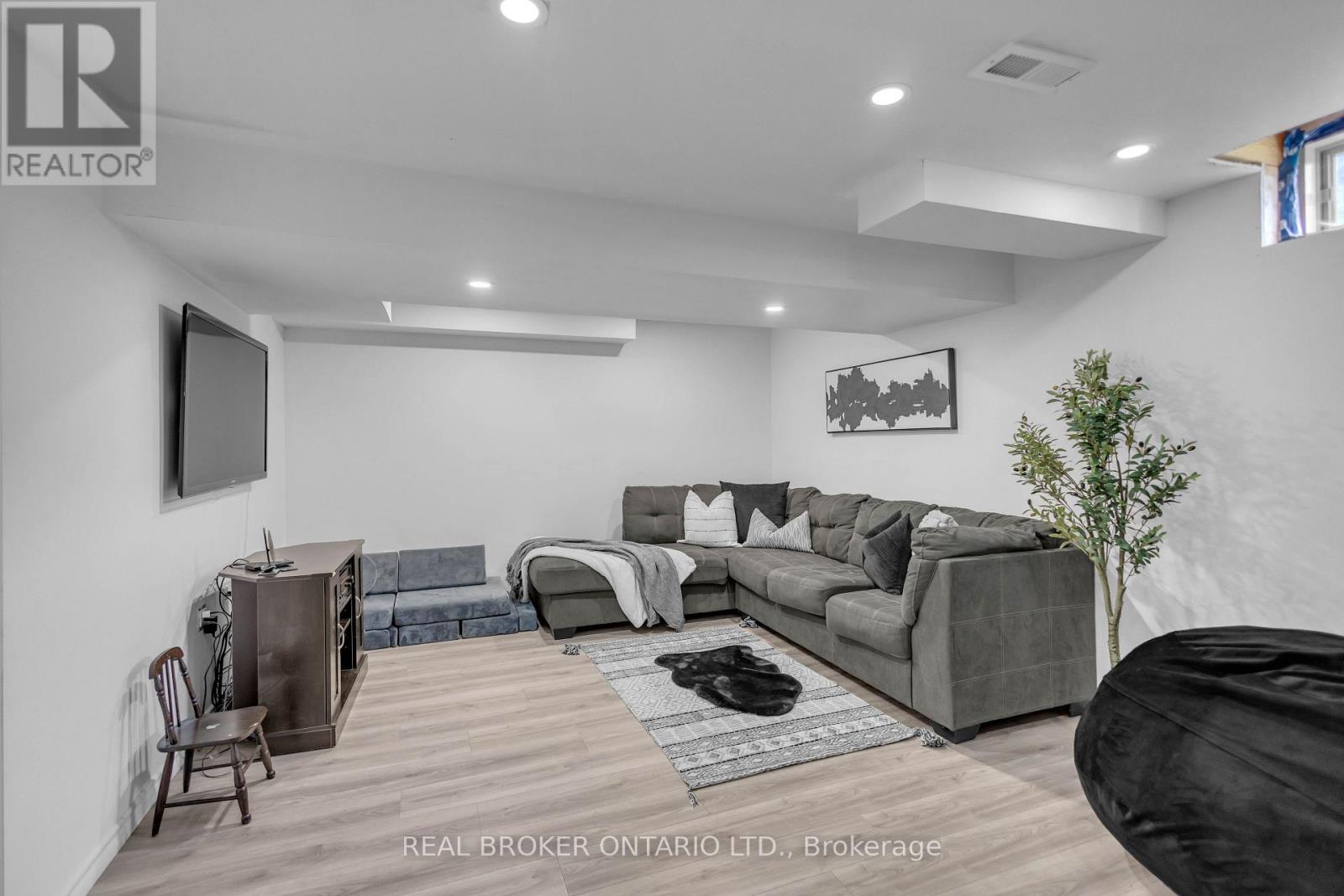 26 BAKER LANE - Image 32