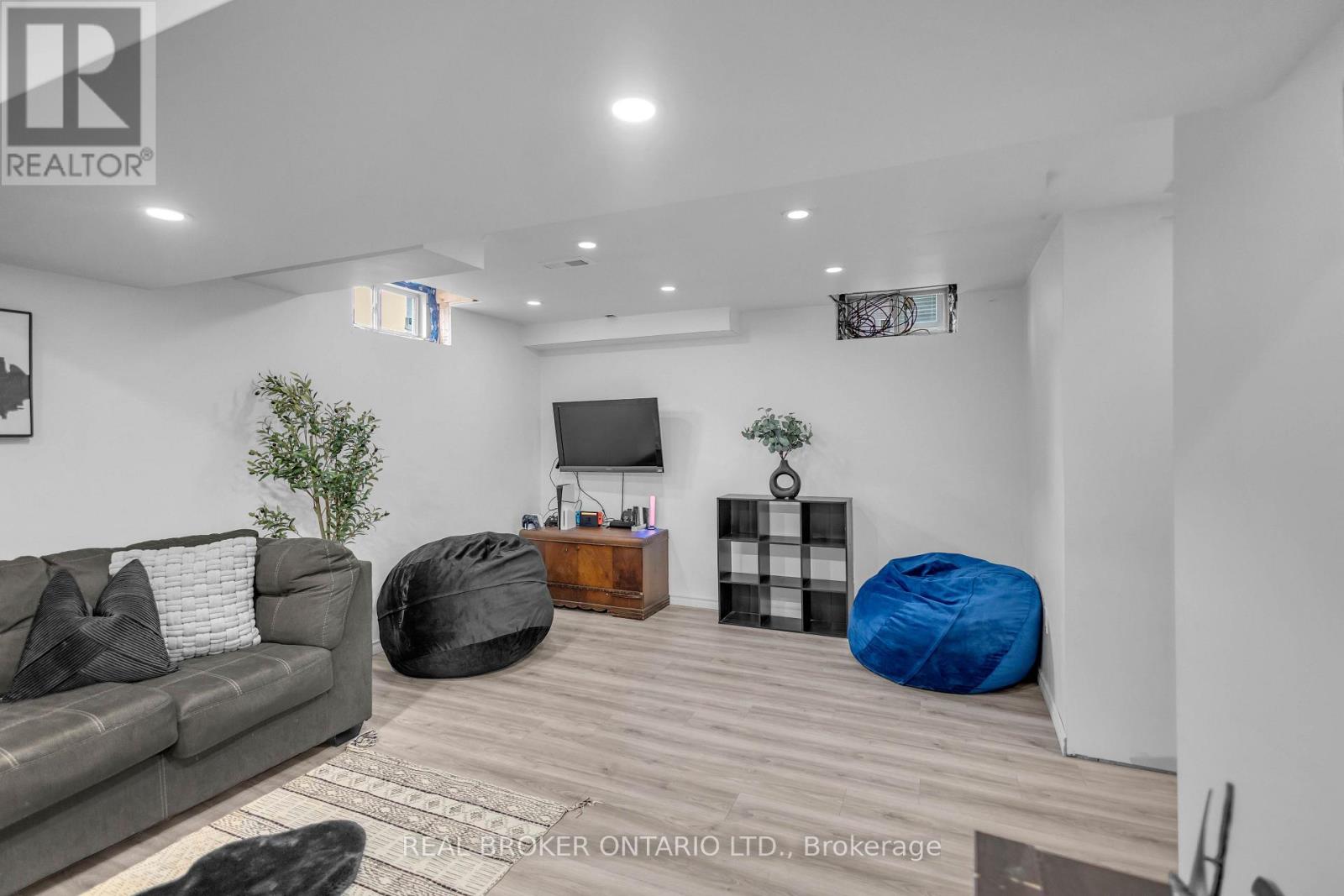 26 BAKER LANE - Image 33