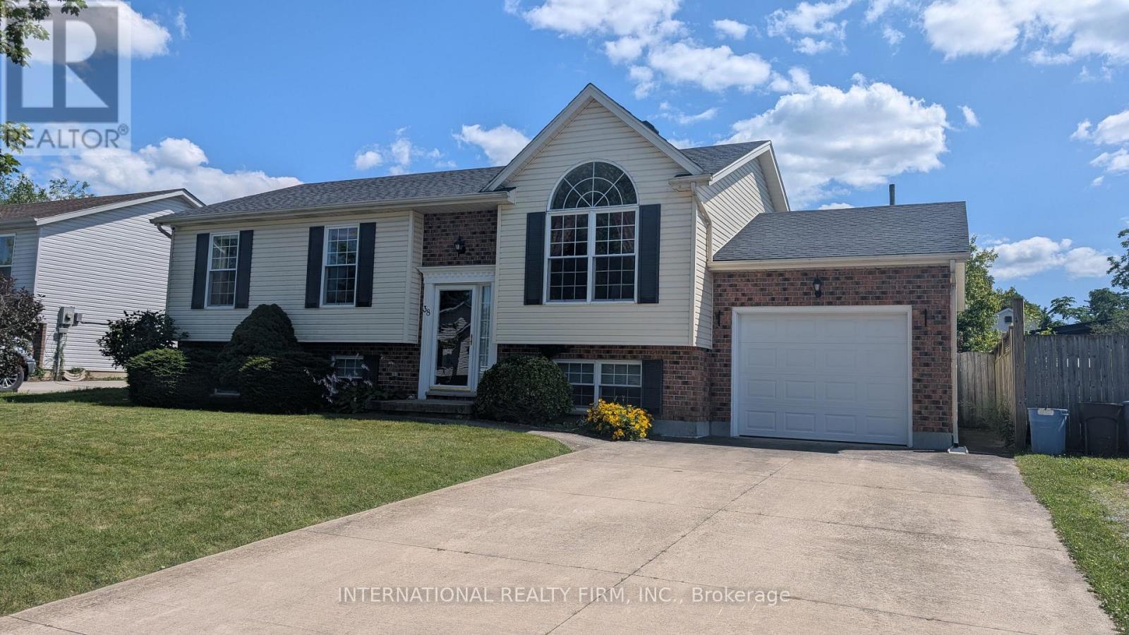 38 WINDLE VILLAGE CRESCENT - 2