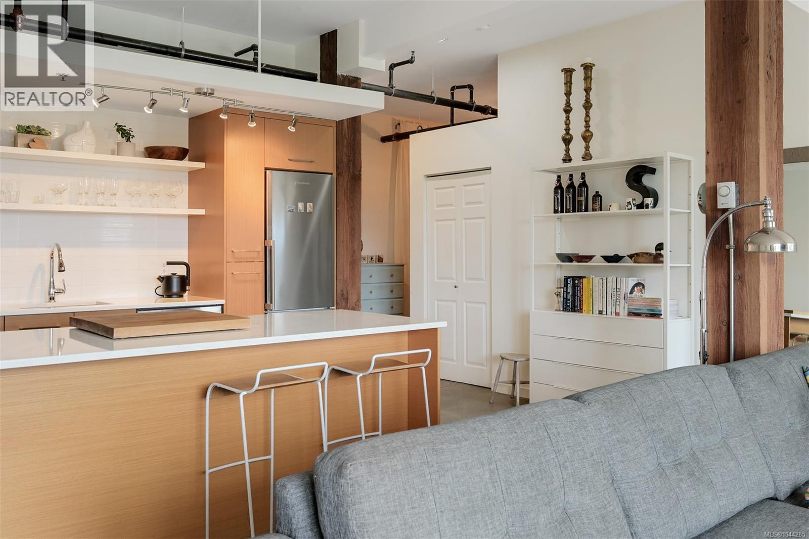 303 455 Sitkum Road, Victoria