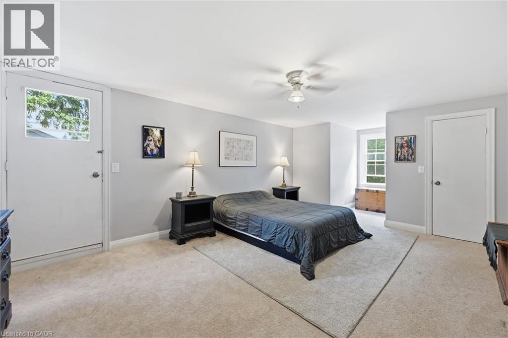 938 CLOVERLEAF Drive - 19