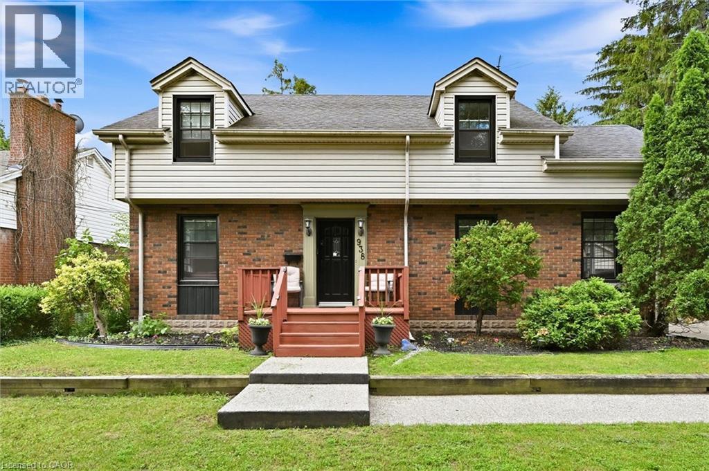 938 CLOVERLEAF Drive - 2
