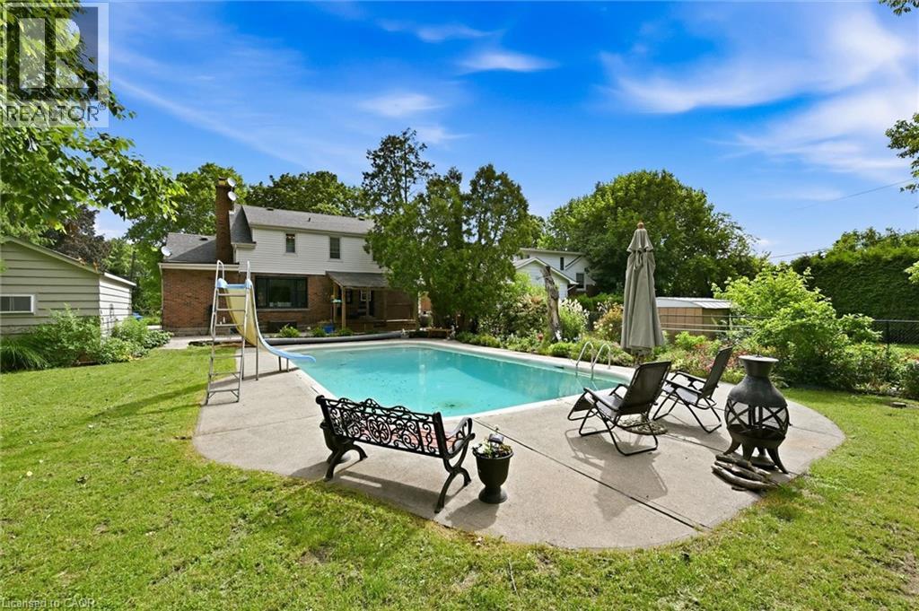938 CLOVERLEAF Drive - 27