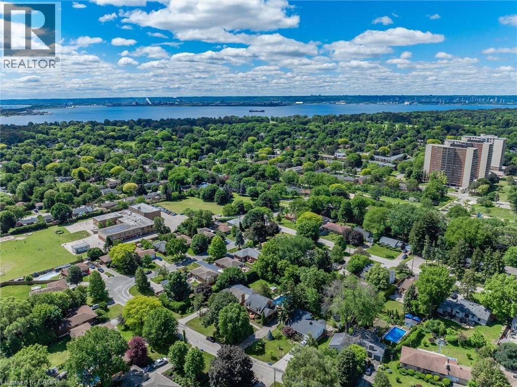 938 CLOVERLEAF Drive - 32