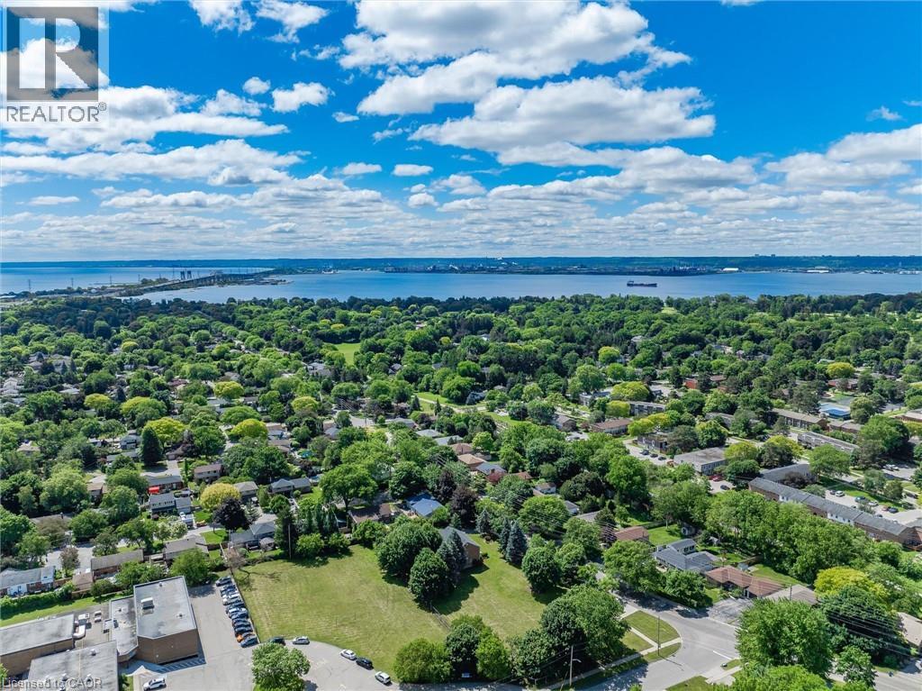 938 CLOVERLEAF Drive - 33