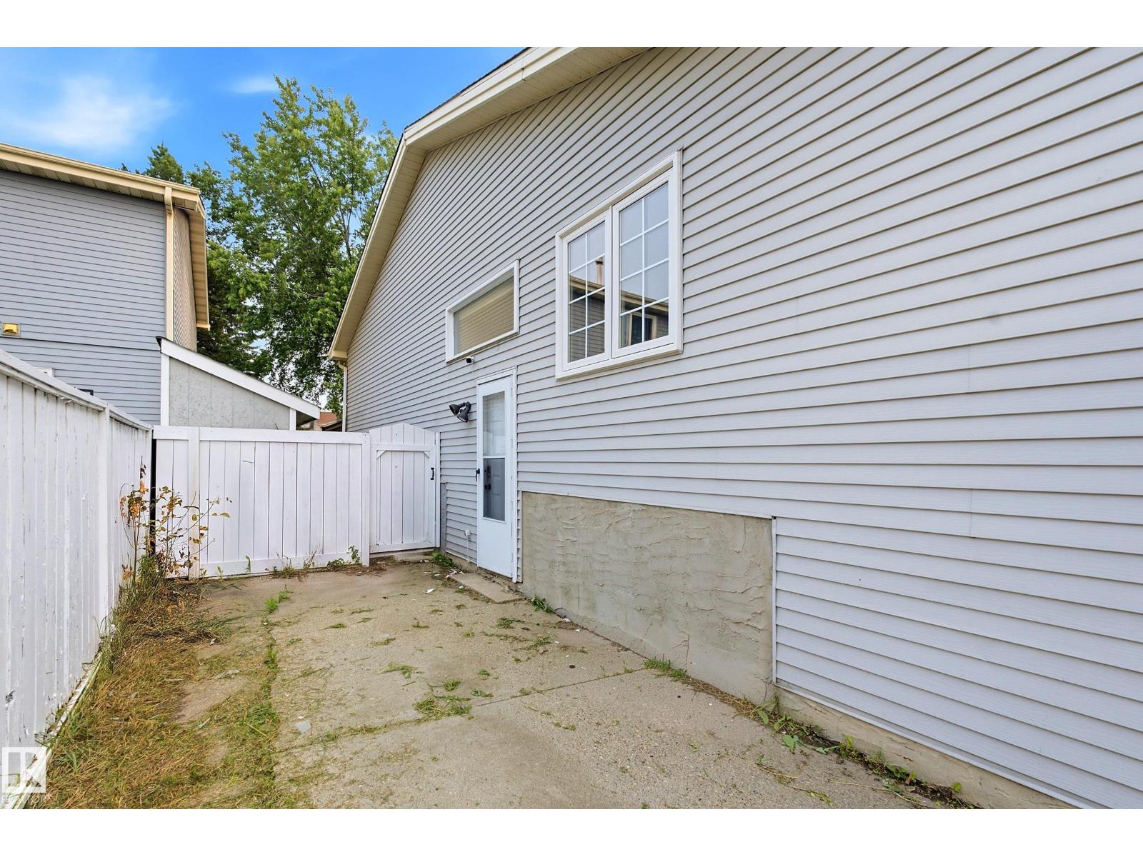 5303 21 AV NW - 25